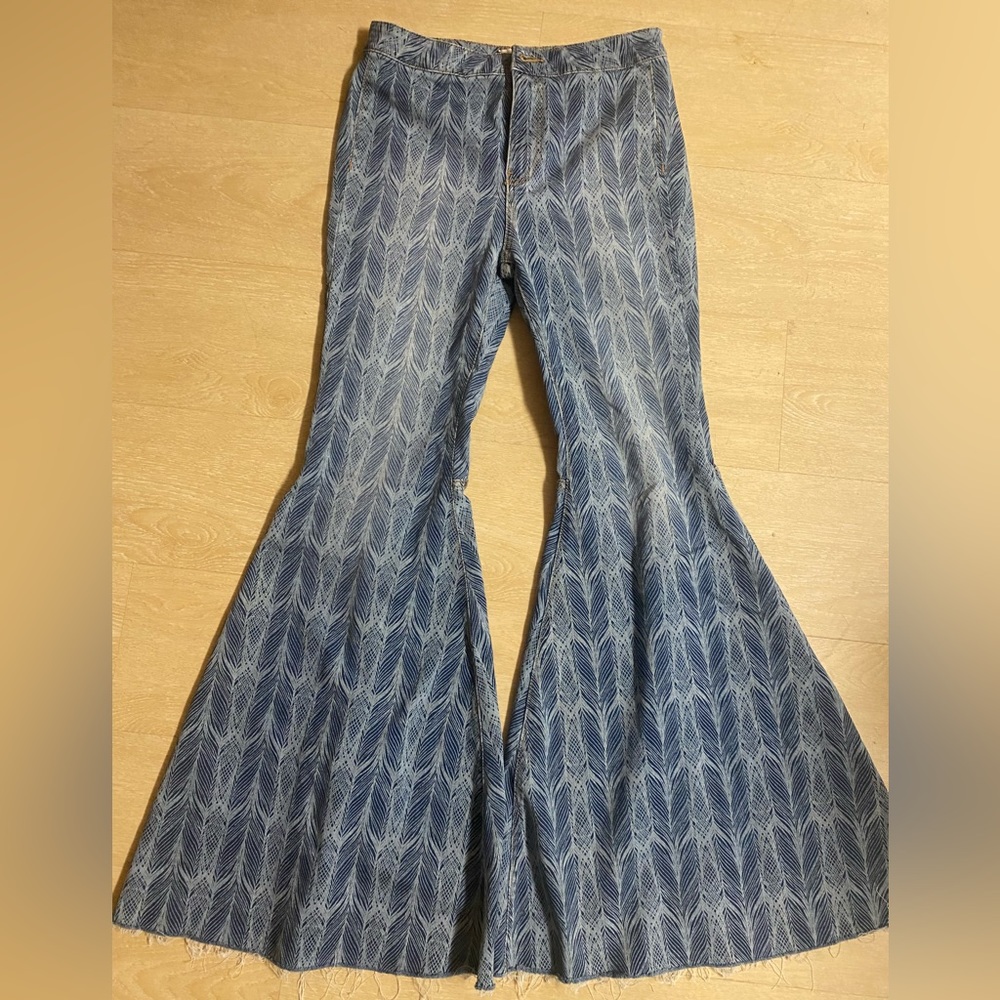 we the free bell bottom stretch denim jeans. Beautiful feather, print.